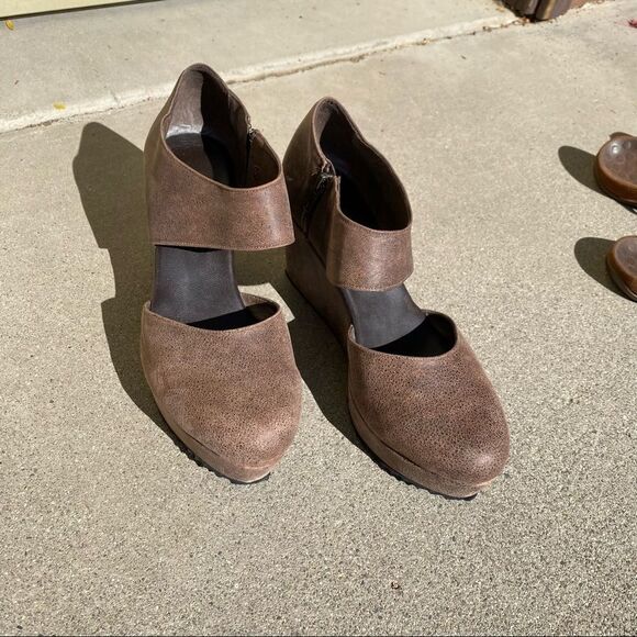 🍄 Cordani Brown Heeled Wedges - Picture 3 of 7